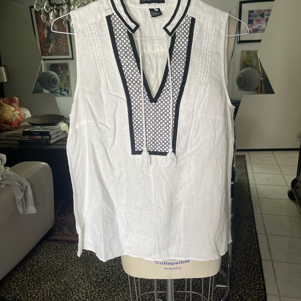Mercer & Madison White Linen Top with Black Accents